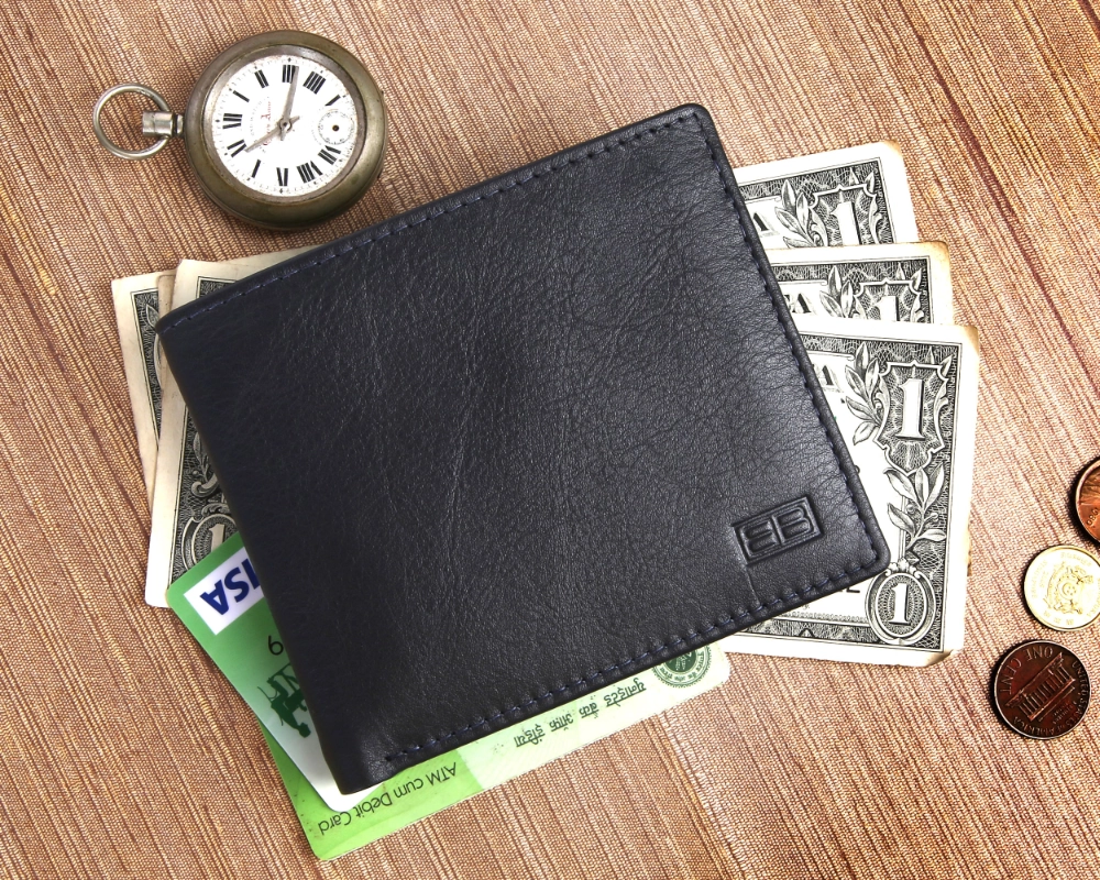 RFID Safe Men's Leather Wallet with ID Window & Cash - Image 6